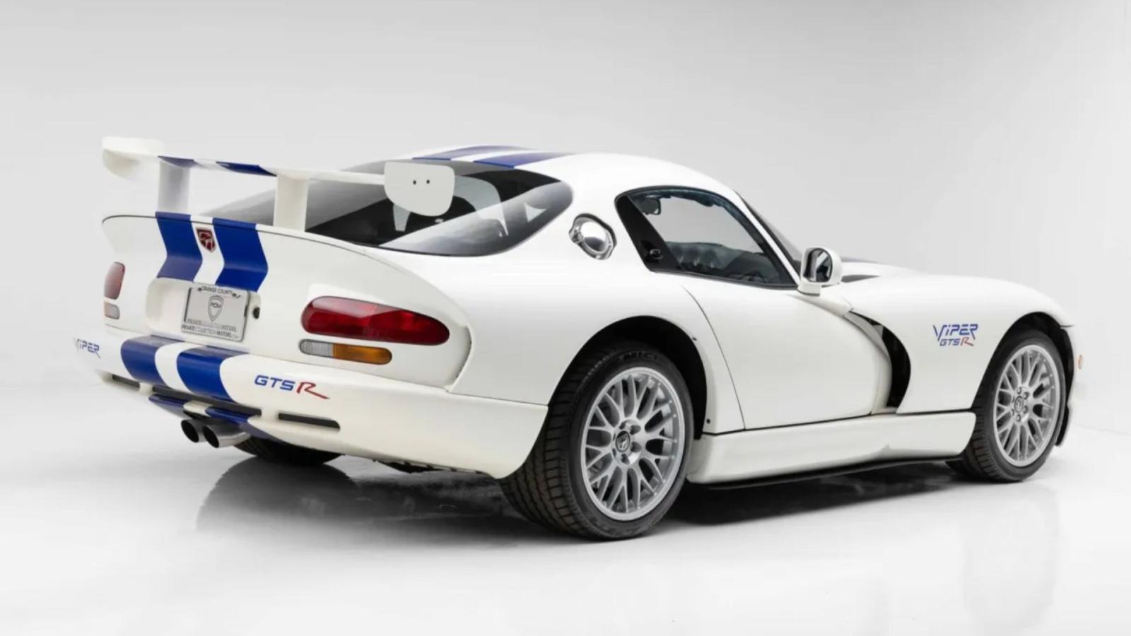 سيارة دودج فايبر 