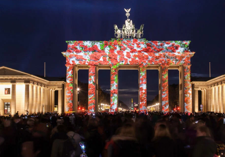 عرض ضوئي يحوّل معلمًا تاريخيًا إلى لوحة فنية