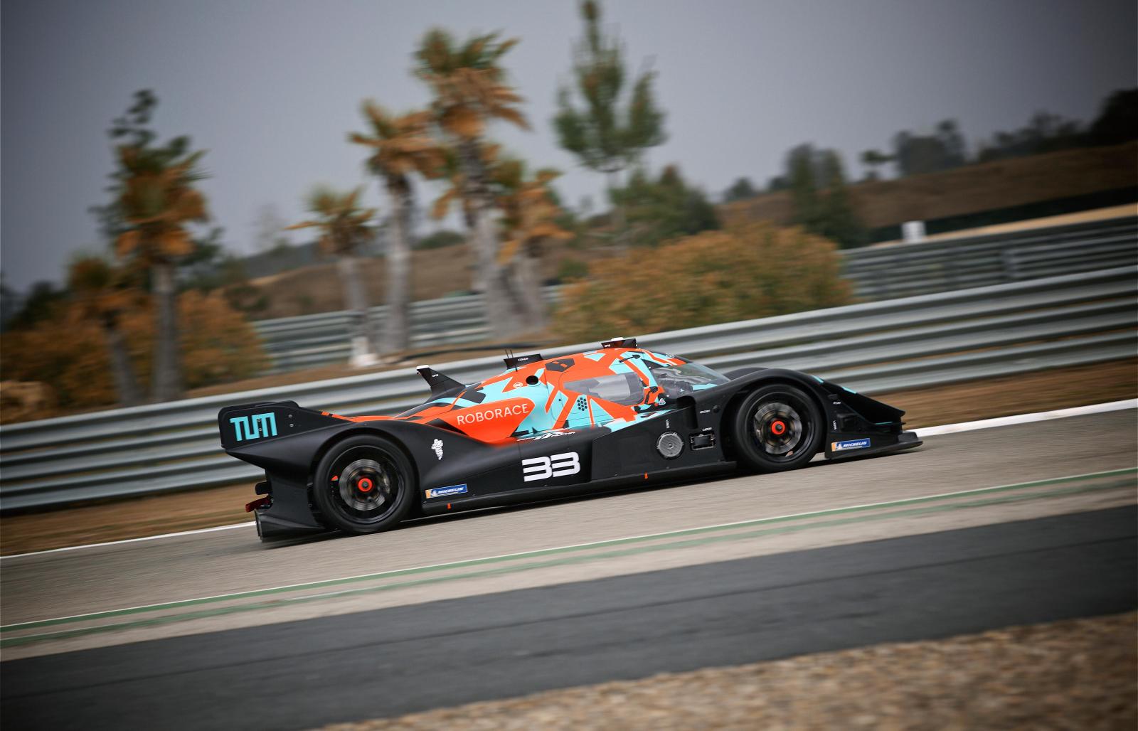 اختبار خاص لمشروع Roborace على حلبة مونتيبلانكو في إسبانيا 