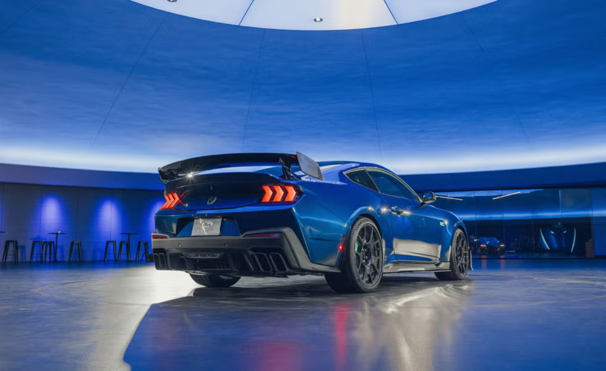 سيارة موستانج دارك هورس SC