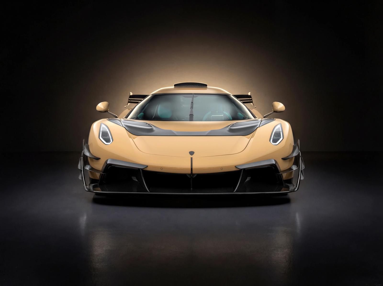 حزمة مانسوري الكاربونية تُعيد صياغة حضور السيارة بخطوط حادّة وهويّة هجومية