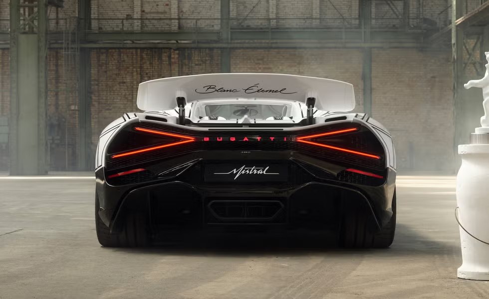  Bugatti Mistral "Blanc Éternel- المصدر: Bugatti