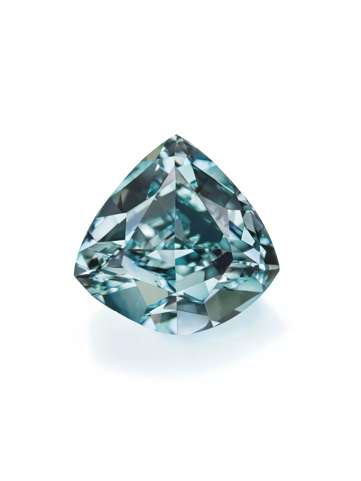  أكبر حجر من الألماس الأزرق المخضر 