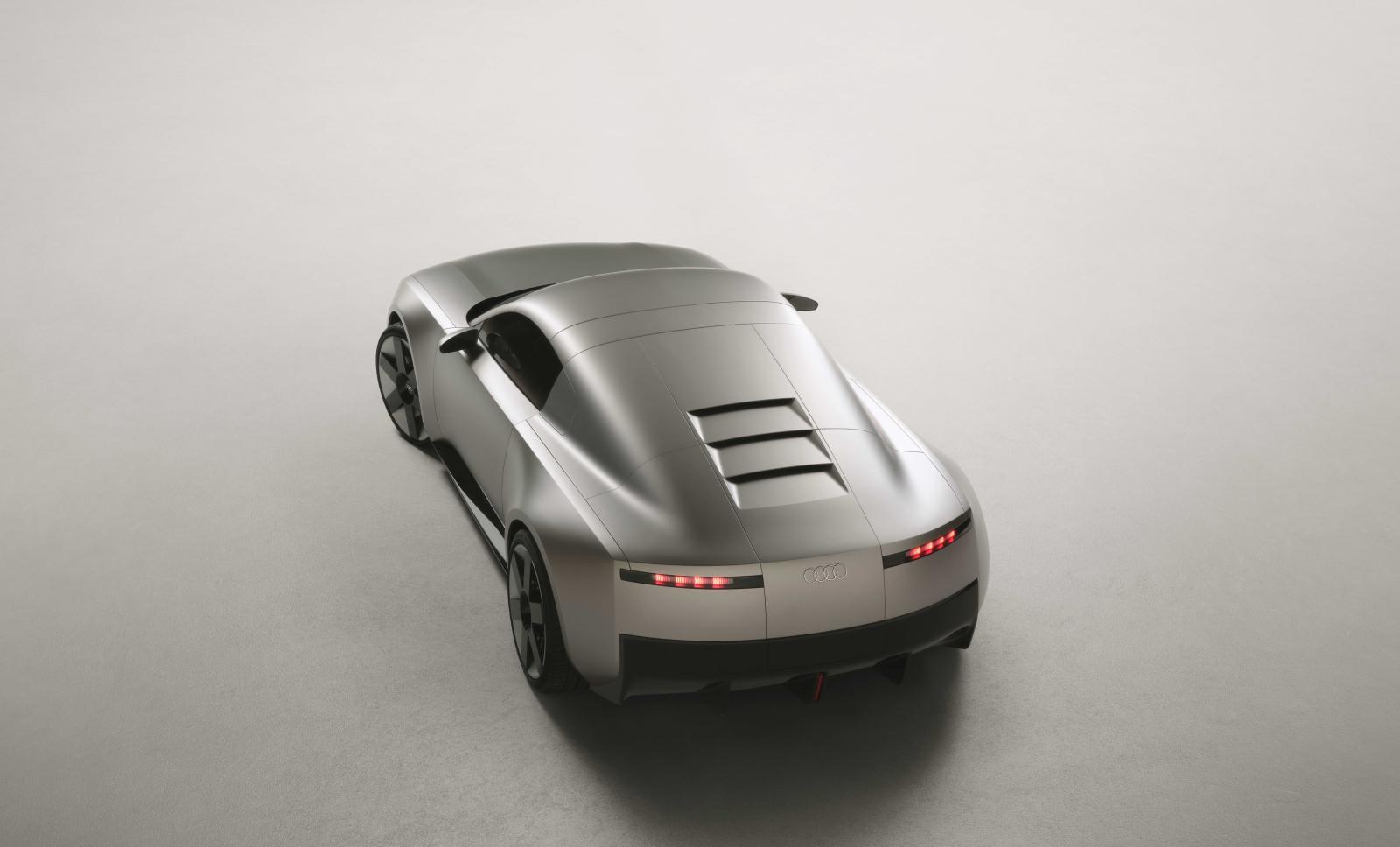 زاوية خلفية تُبرز الهوية الرياضية لسيارة Audi Concept C