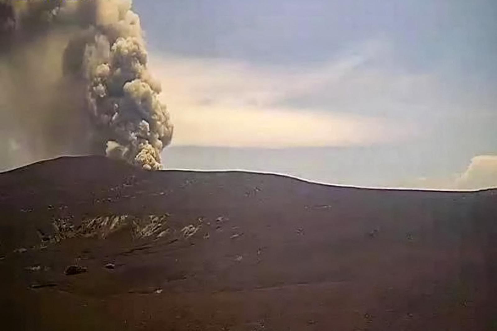 بركان "Anak Krakatau"