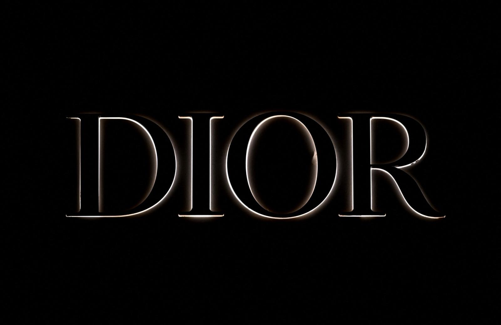 ديور وفيرساتشي تتألقان بتصاميم فاخرة في معرض "كولبنكيان" بلشبونة