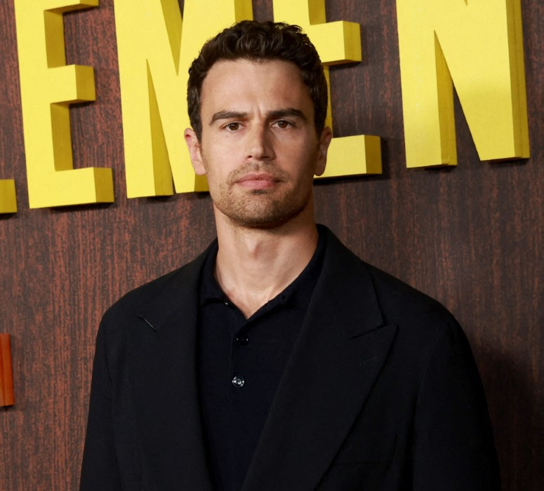 في عيد ميلاده ال 41.. كم تبلغ ثروة ثيو جيمس؟/ المصدر:AFP