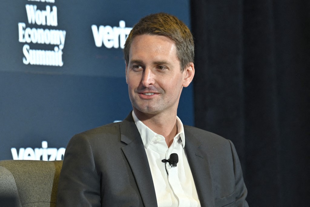  إيفان شبيغل