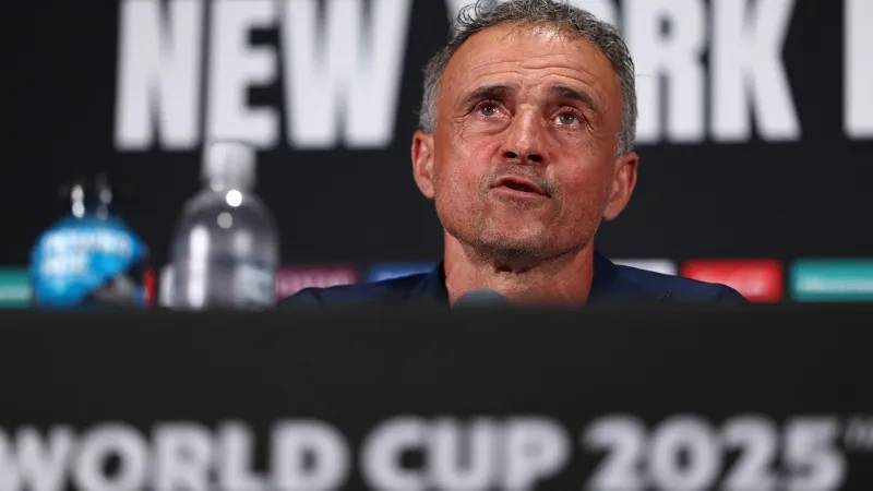 باريس سان جيرمان يقدم عقدًا خياليًا للويس إنريكي