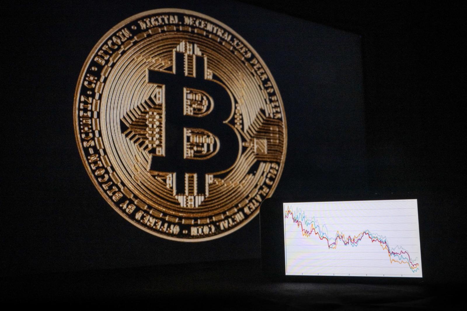 بيتكوين تحت ضغط البيع