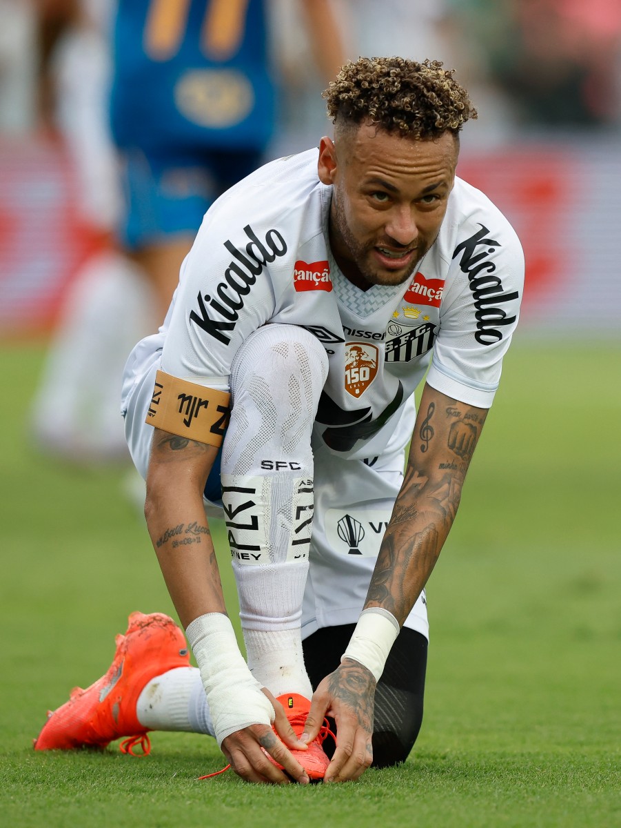 نيمار.. مسيرة كروية حافلة وضعته في مصاف اللاعبين الأكثر ثراء 