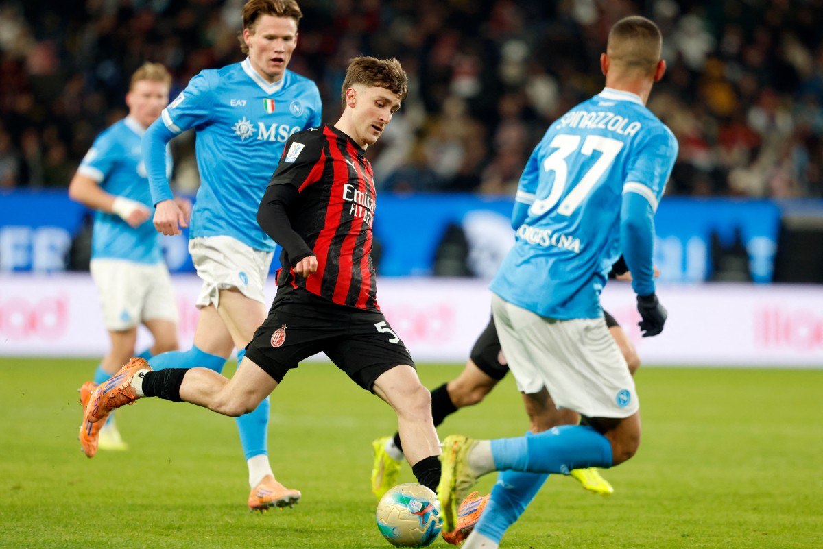 نابولي ضد بولونيا.. القنوات الناقلة وتشكيلة الفريقين قبل النهائي المرتقب