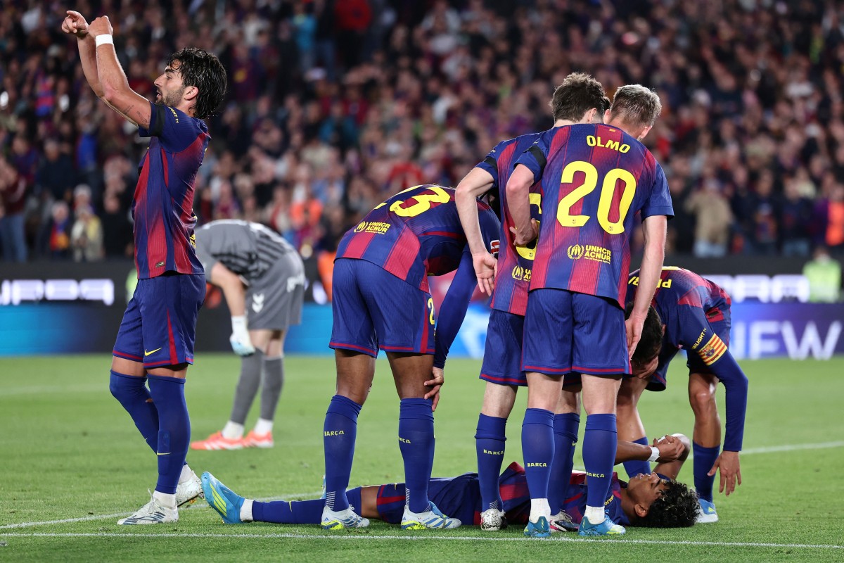 لاعبو برشلونة حول لامين يامال- 