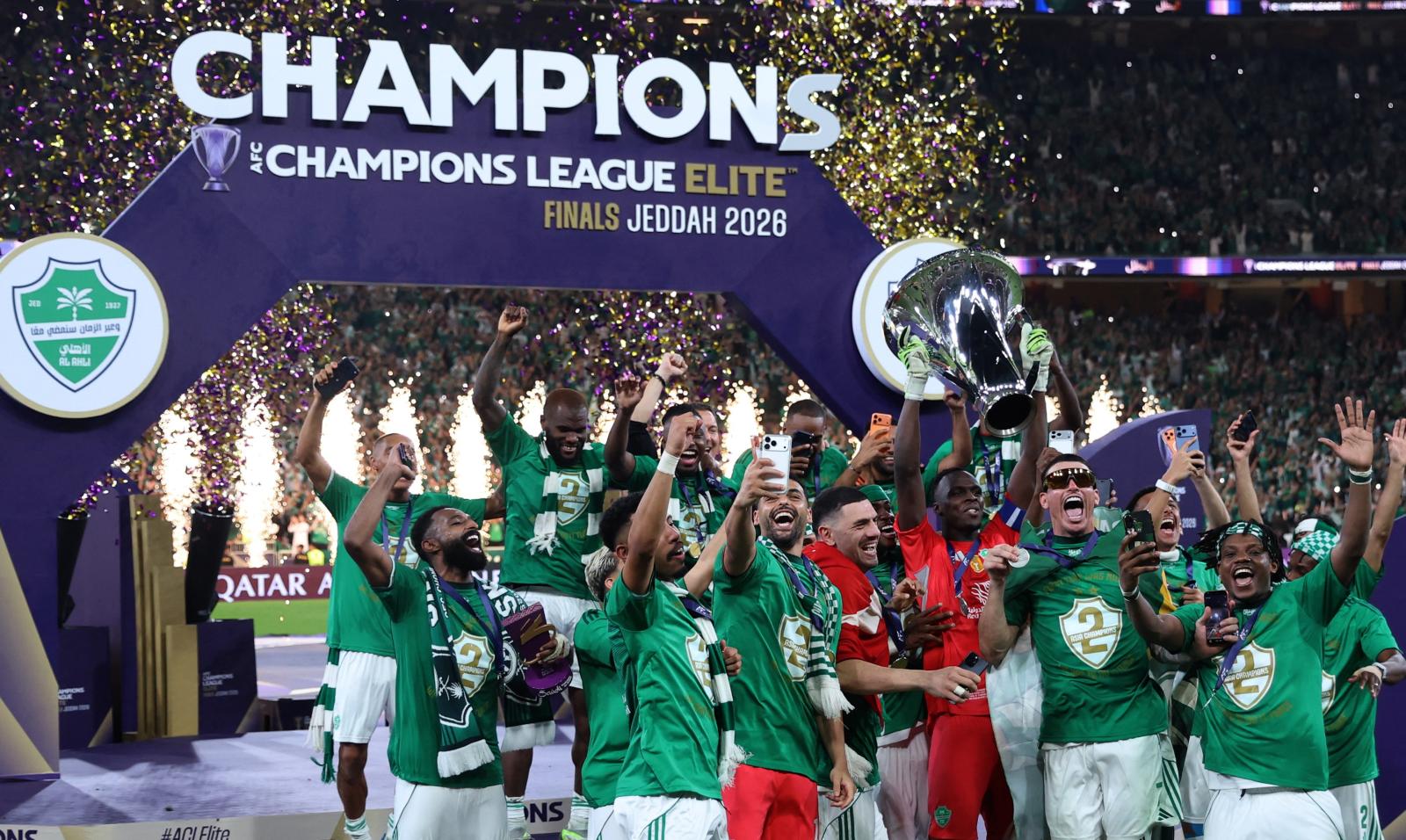 احتفالات الأهلي بالتتويج بلقب دوري أبطال آسيا للمرة الثانية على التوالي