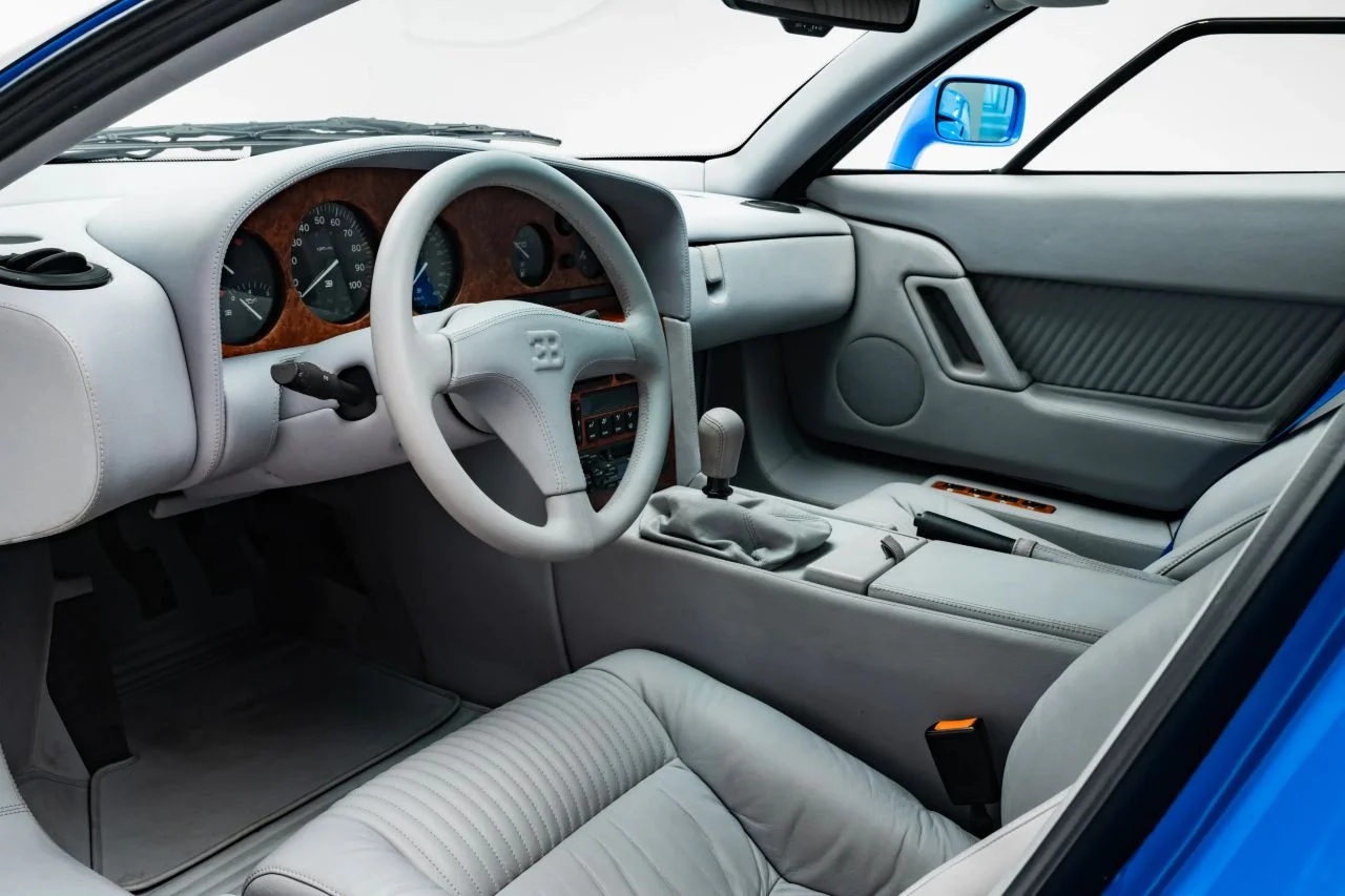 سيارة بوجاتي EB110 GT