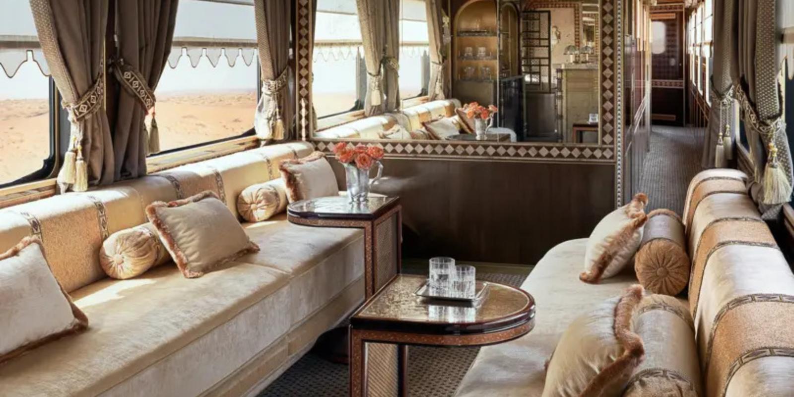 تصميم داخلي يعكس روح الصحراء بألوان دافئة وتفاصيل تراثية دقيقة