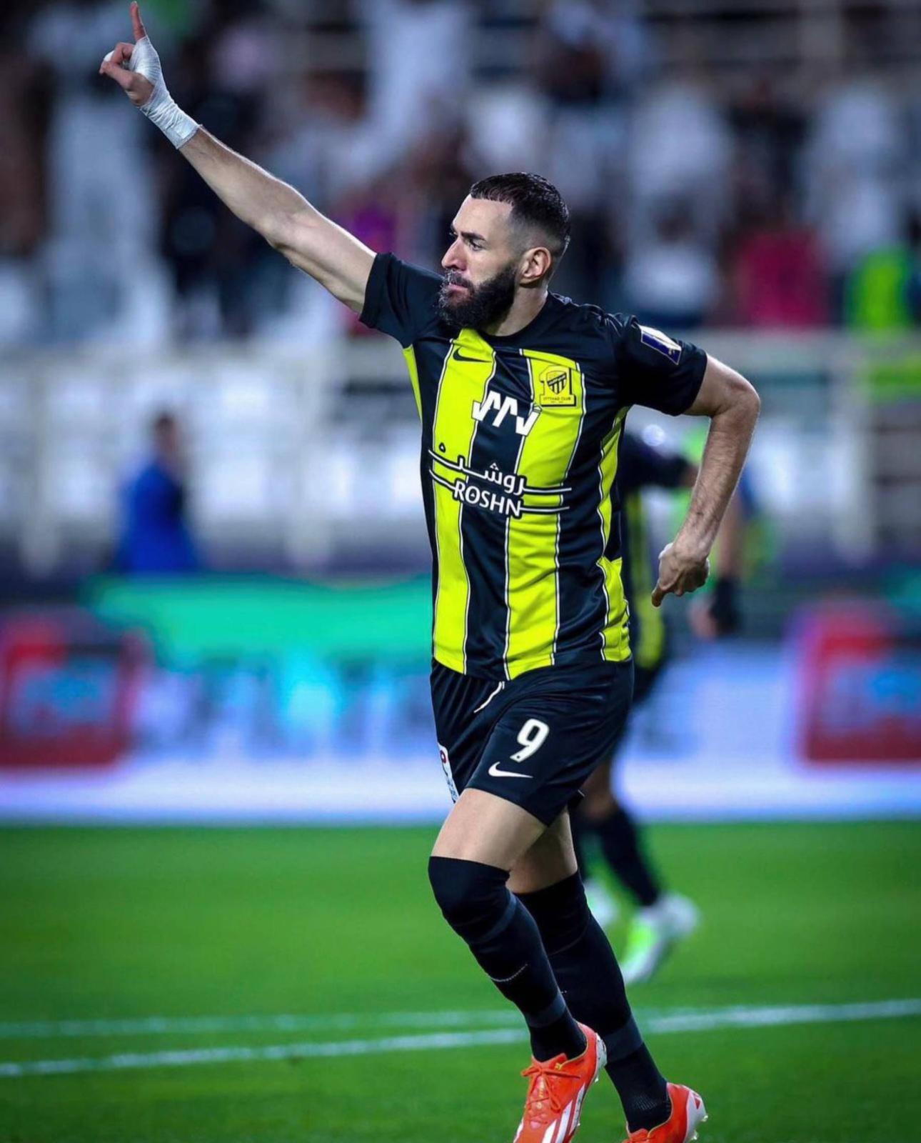 اللاعب كريم بنزيما 