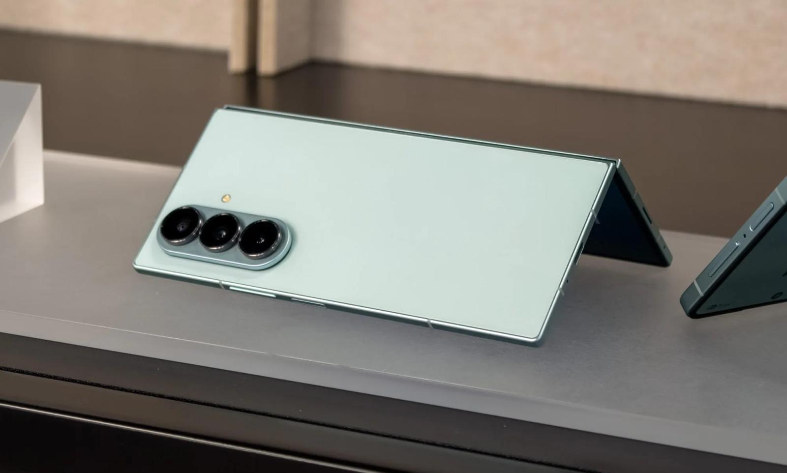 Galaxy Z Fold 8