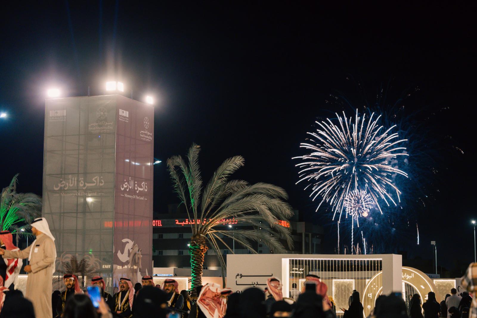 أجواء يوم التأسيس تتجدد بعروض حيّة وألعاب نارية في مختلف المناطق