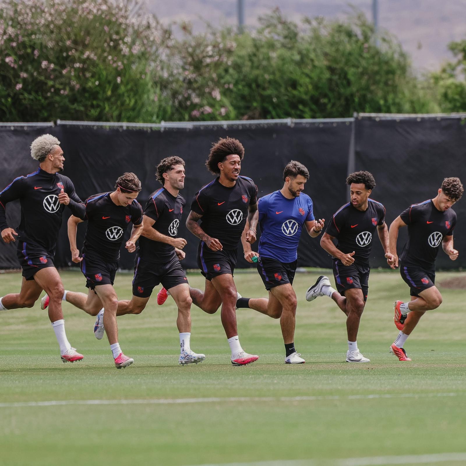 بعض لاعبي منتخب الولايات المتحدة