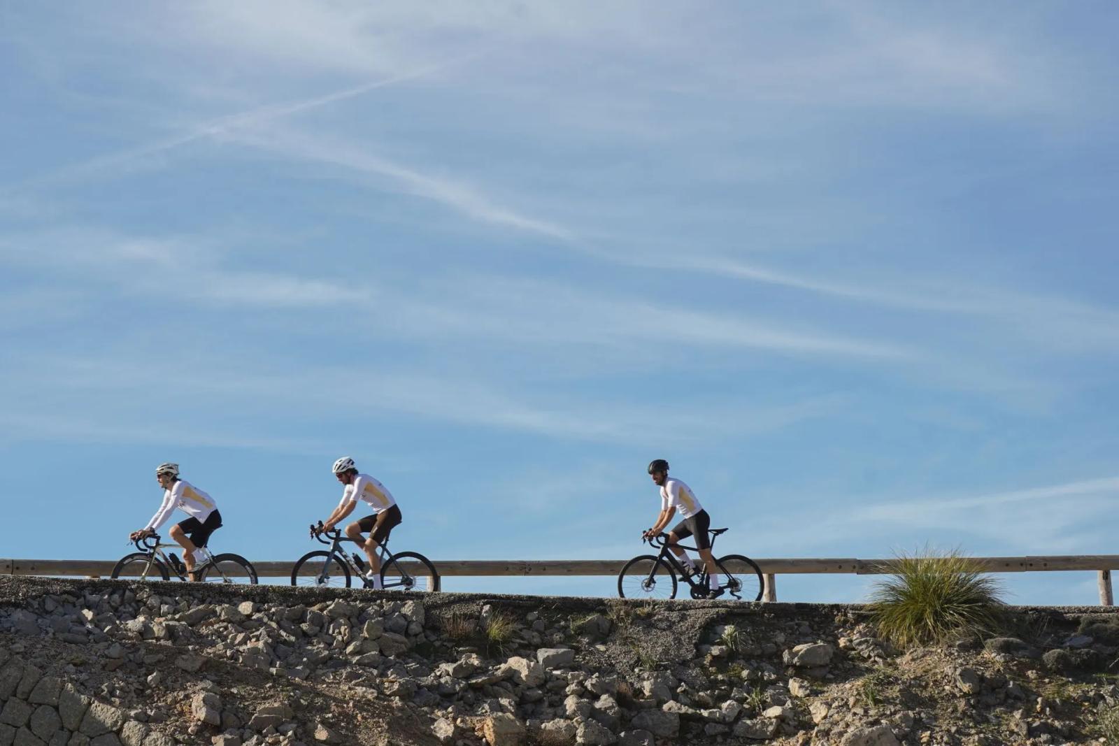 ركوب الدراجات في جميرا مايوركا.. مغامرات لا تنتهي بعيدًا من مشاهدة الكسوف