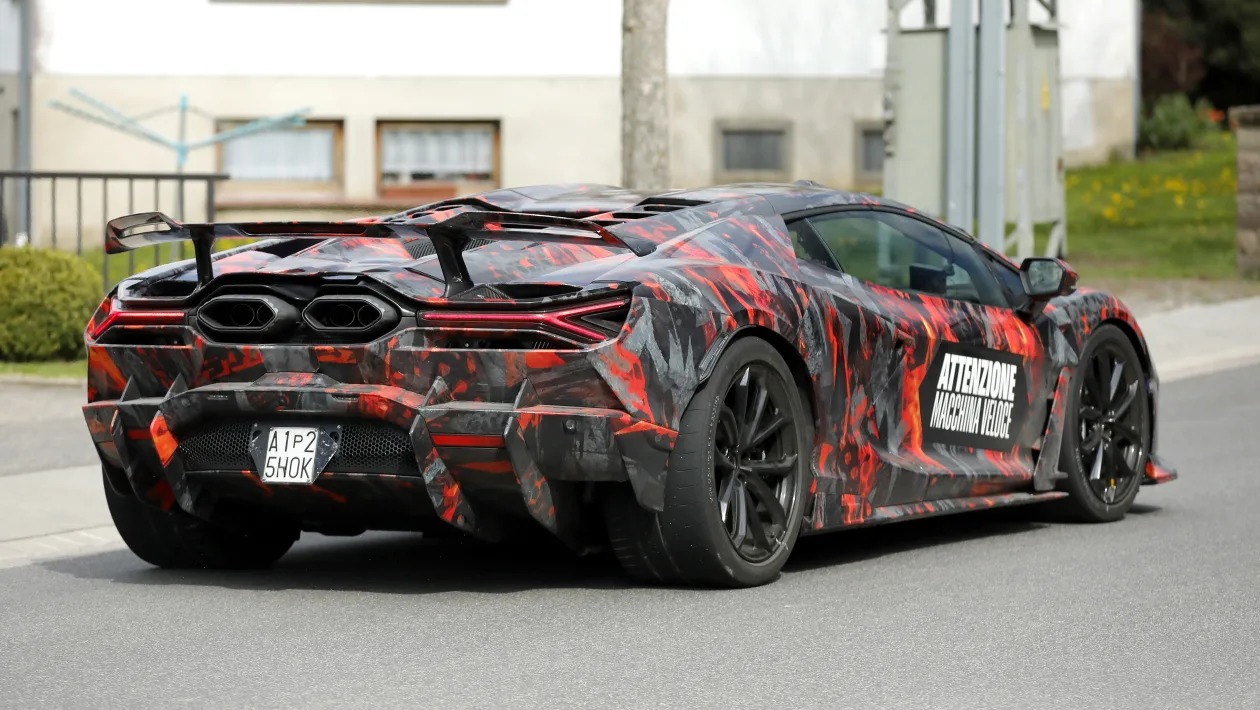 سيارة لامبورجيني ريفويلتو SV