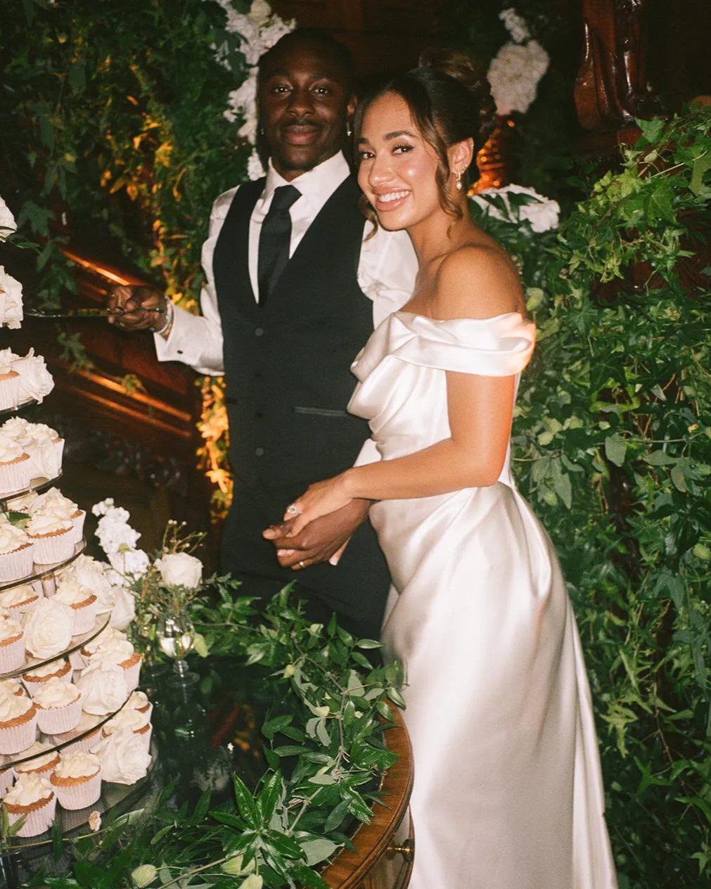  إيبيريشي إيز وزوجته/ المصدر: حساب  إيبيريشي إيز على Instagram