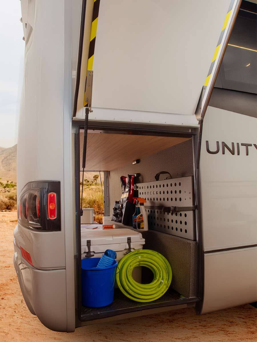 مساحة تخزين خلفية مصممة لاستيعاب كل عتاد الرحلات