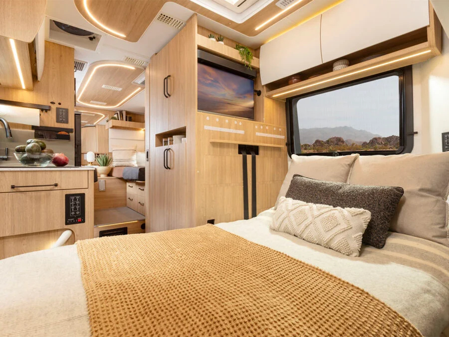 مساحة نوم مريحة بتصميم يضاهي المنازل الفاخرة 