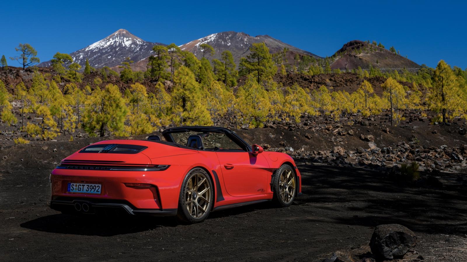 911 GT3 المكشوفة تحتل منطقة وسطية بين الأداء الفائق ومتعة القيادة اليومية
