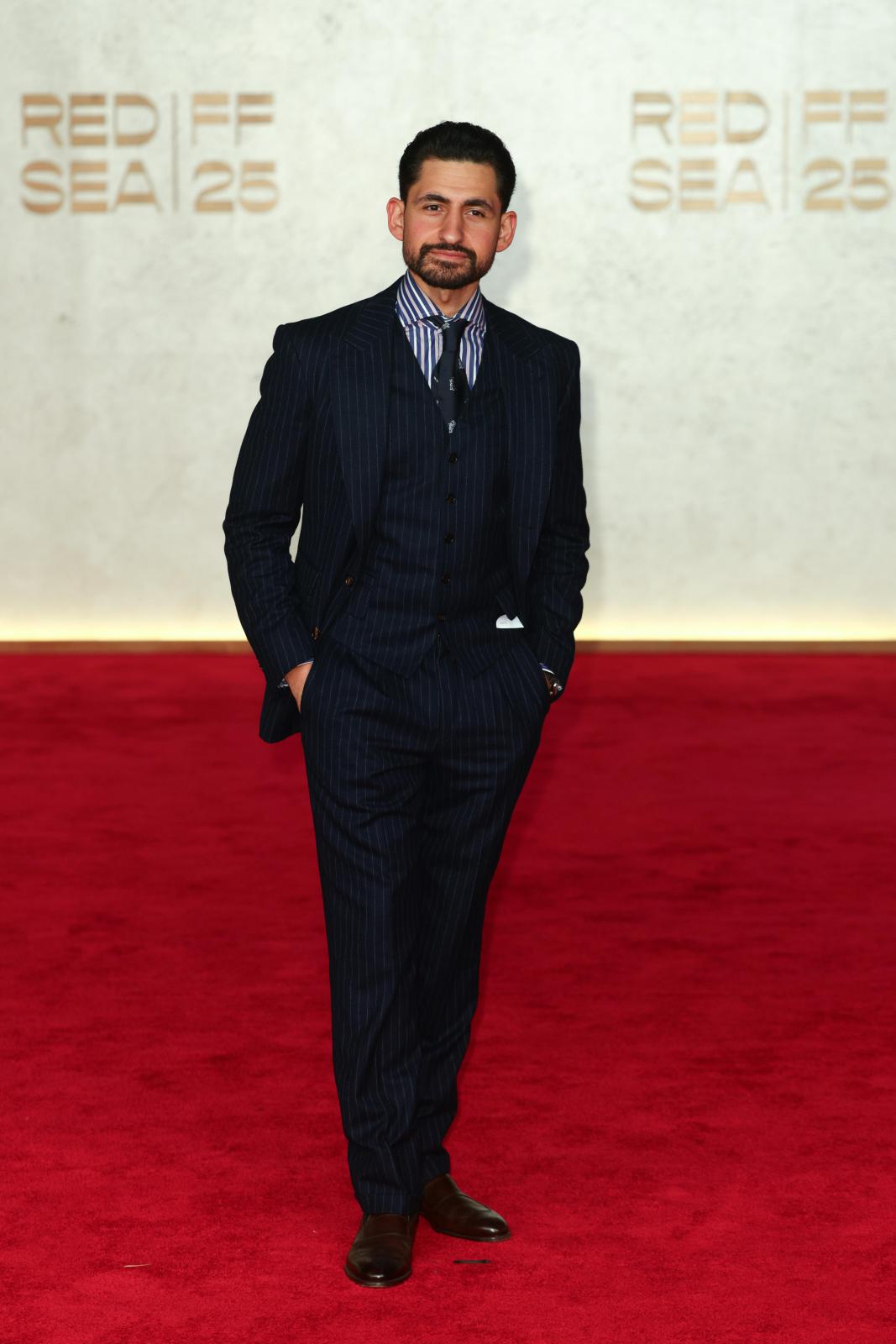 النجم أمير المصري يتألق على السجادة الحمراء في مهرجان البحر الأحمر السينمائي