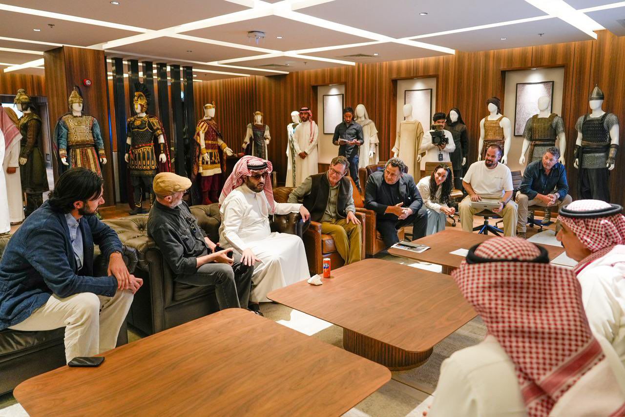 تركي آل الشيخ يزور استديوهات الحصن والقدية لمتابعة تحضيرات فيلم خالد بن الوليد