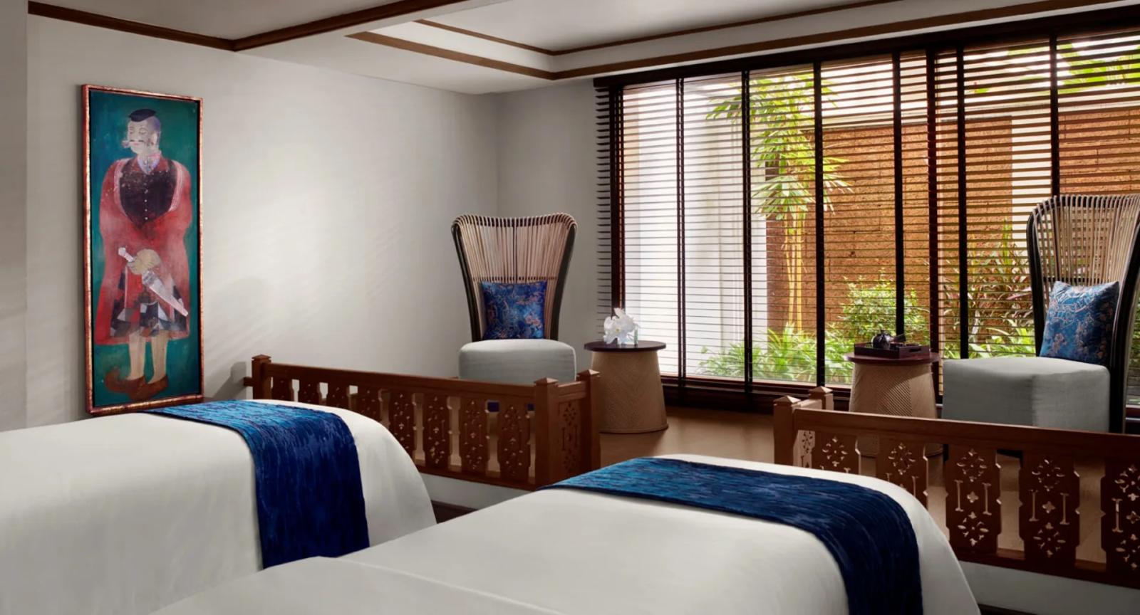 مساحة علاج هادئة تجمع بين الخصوصية واللمسات التايلاندية التقليدية