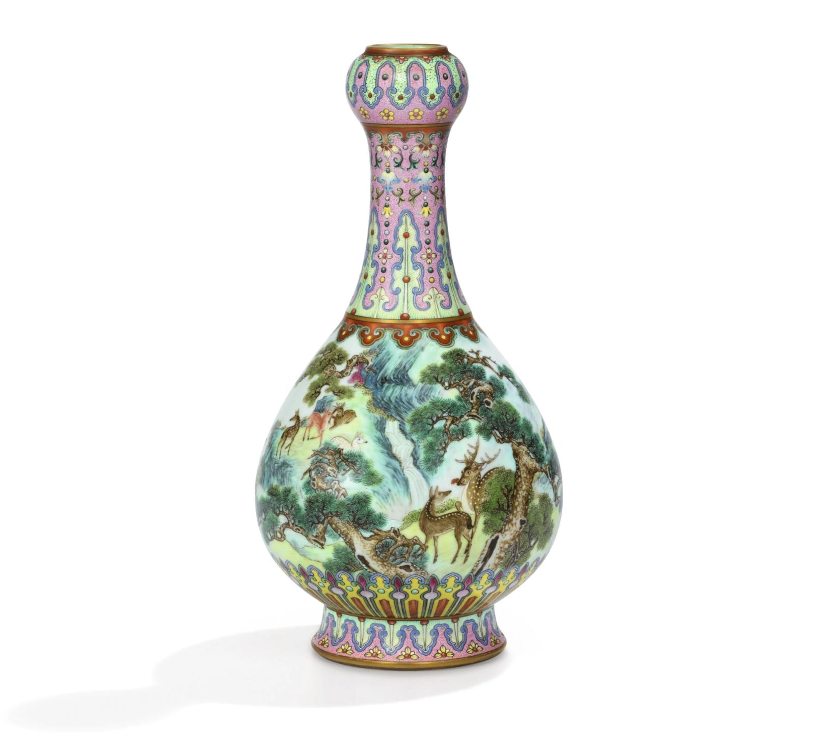 مزهرية نادرة من عصر الإمبراطور تشيانلونغ بيعت في سوذبيز مقابل 19 مليون دولار