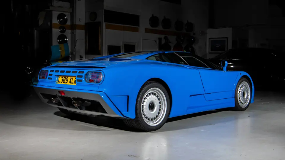 قصة بوغاتي EB110 GT النادرة