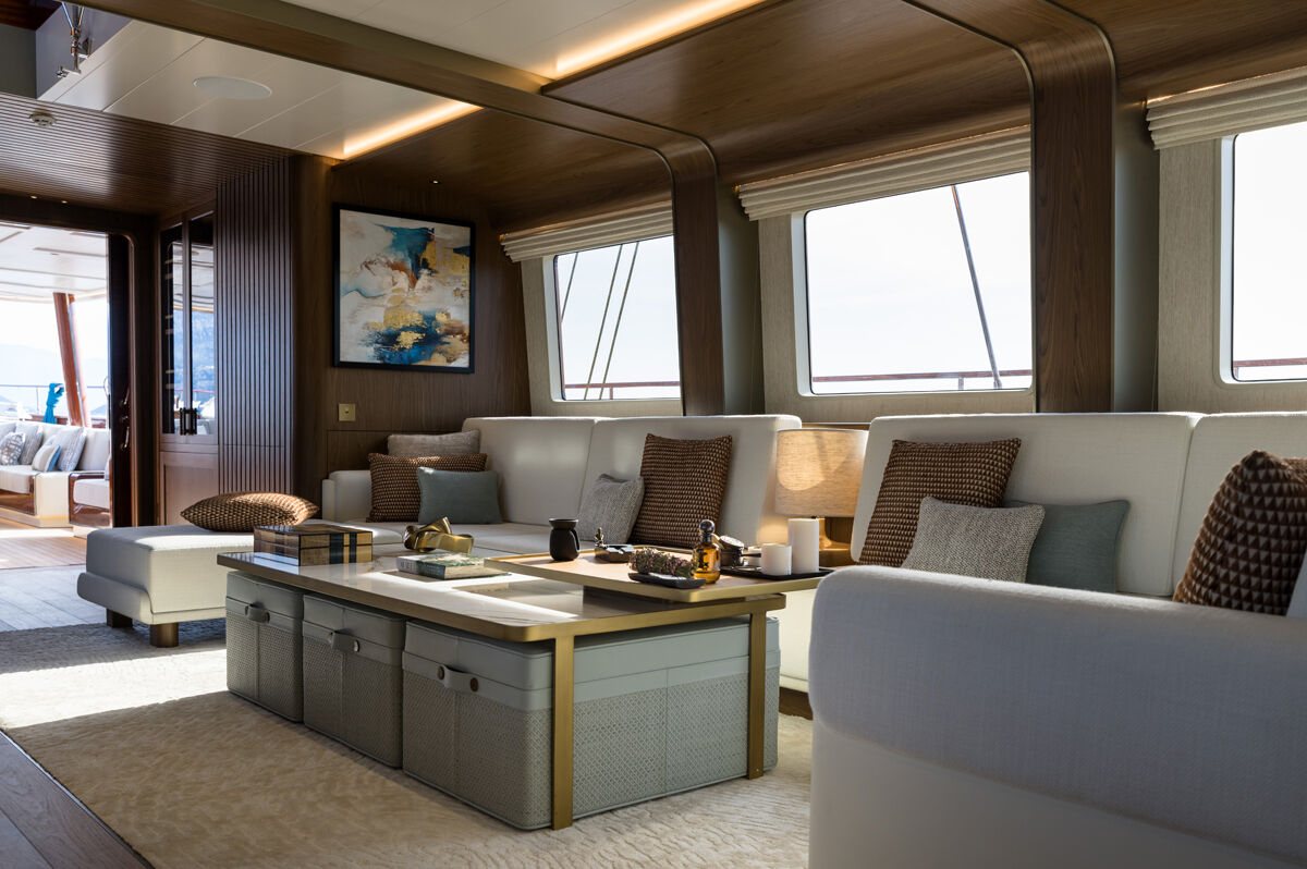 تفاصيل داخلية ليخت ARES Simena