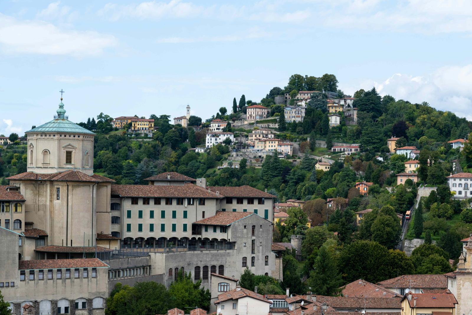 في بيرغامو، تتنوّع الإقامات كما تتنوّع المشاهد الخلابة