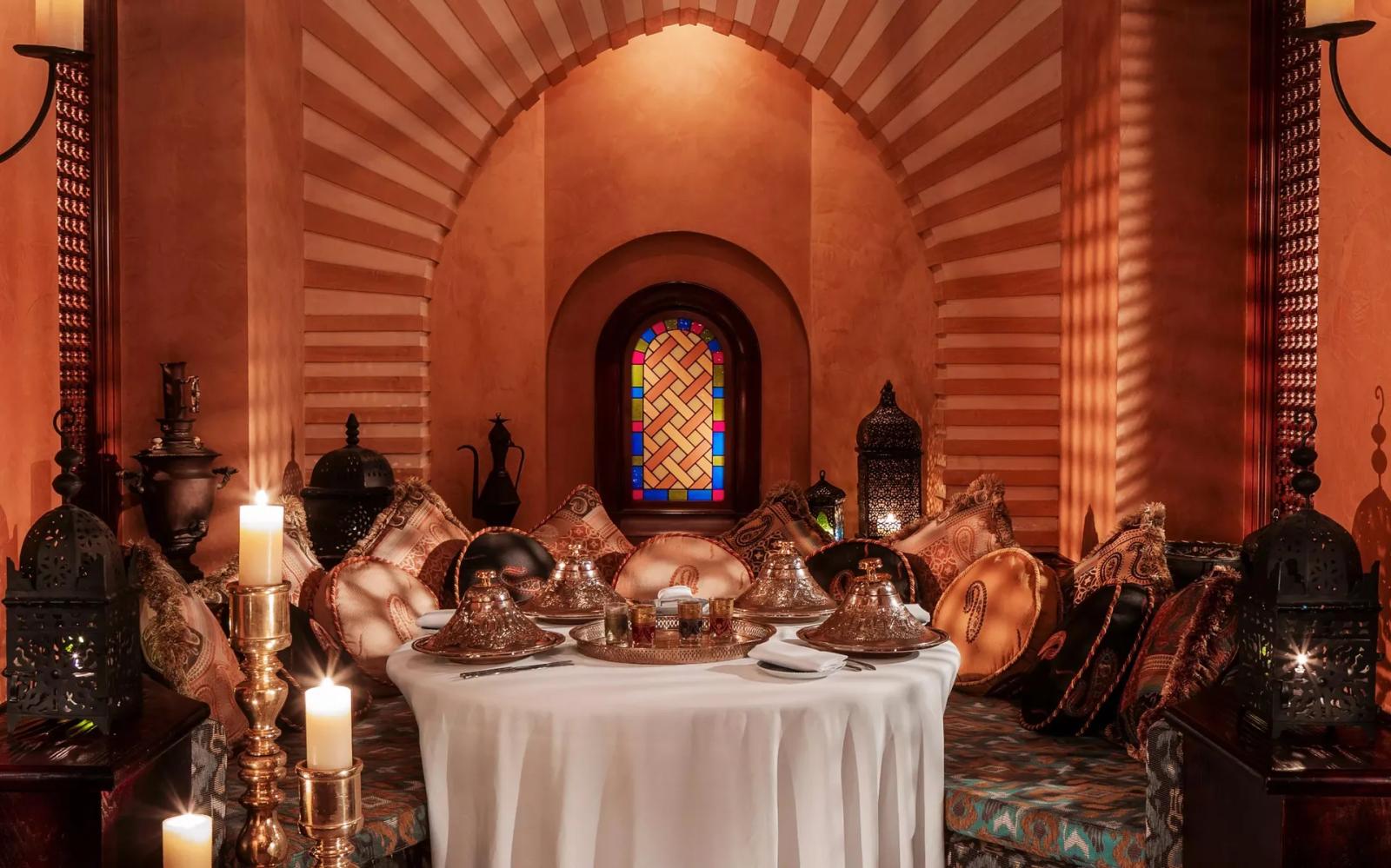 أجواء تُجسّد سحر الفناء العربي في One&Only