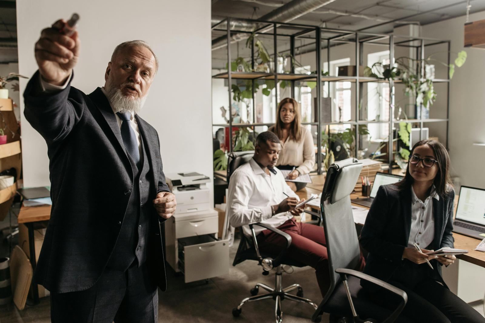 القيادة الناجحة تبدأ بالوضوح والشفافية، ومن هنا تتحقق أفضل نتائج التغيير 