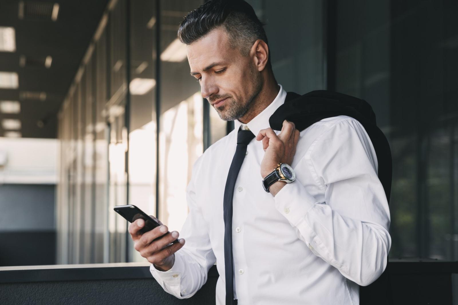 أكدتْ النصائح التقنية على ضرورة التحقق من استمرار الشركات المصنعة في إرسال التحديثات الأمنية