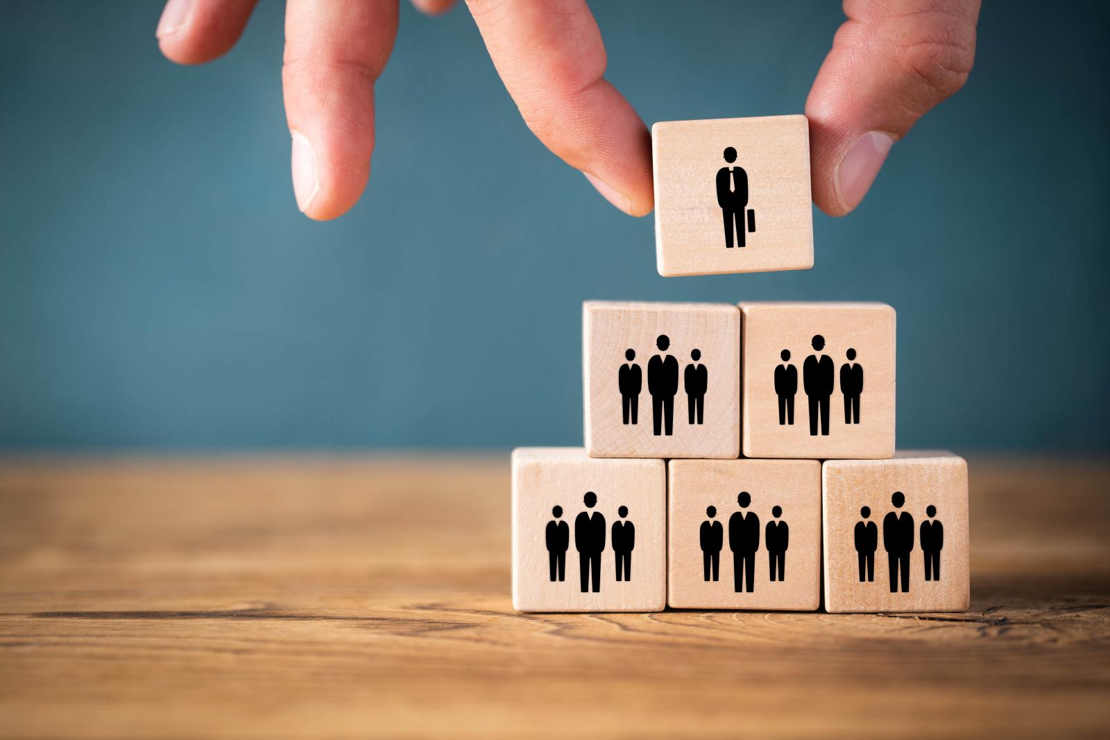 القائد هو القطعة التي توحّد فريق العمل 