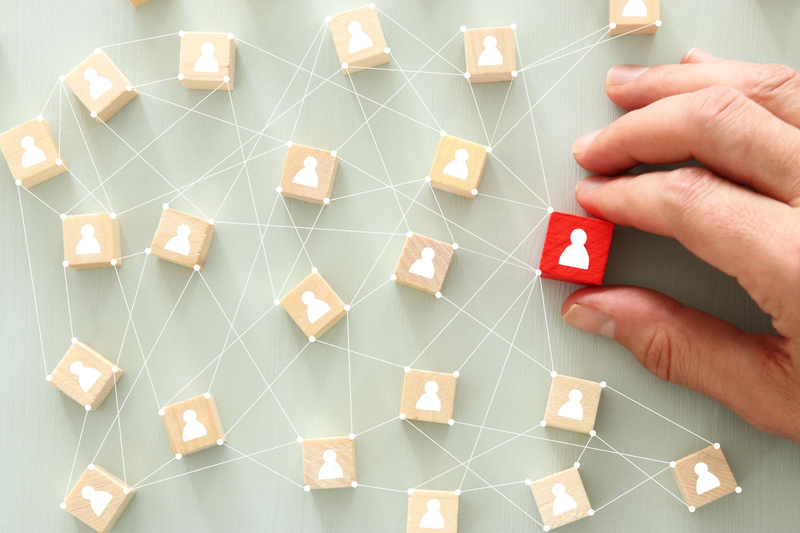 التواصل الفعّال هو الجسر الذي يحوّل الرؤية إلى حركة 