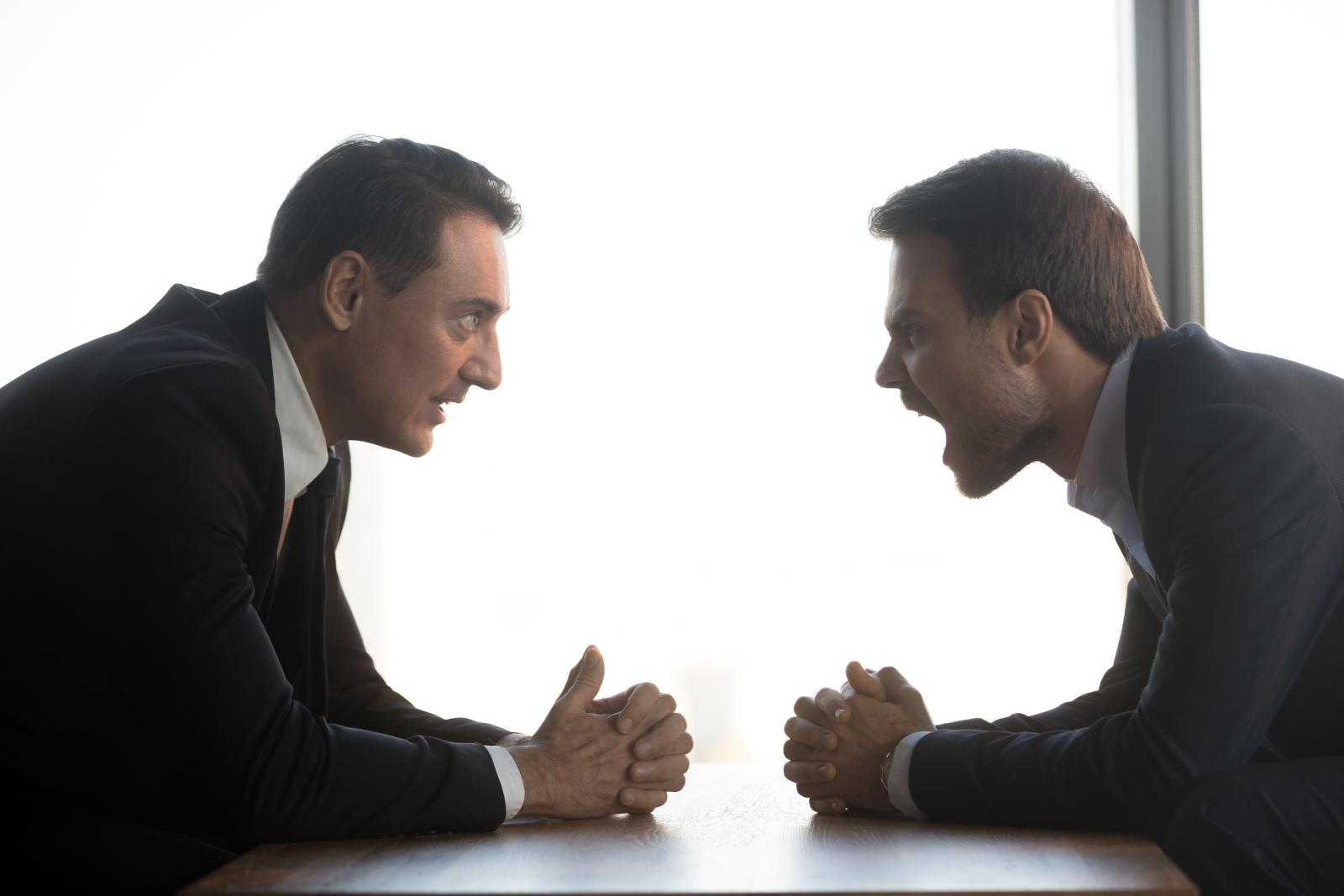 في لحظة، قد ينقلب فيها الانفعال إلى خطأ تفاوضي مكلف 