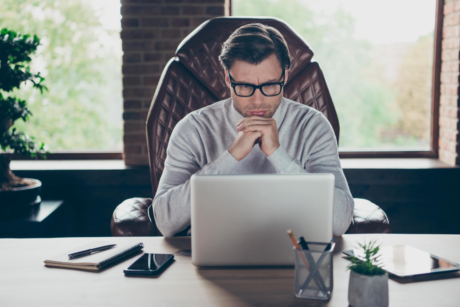 القائد العاجز لا يعرقل القرارات فحسب بل يعرقل نمو الشركة