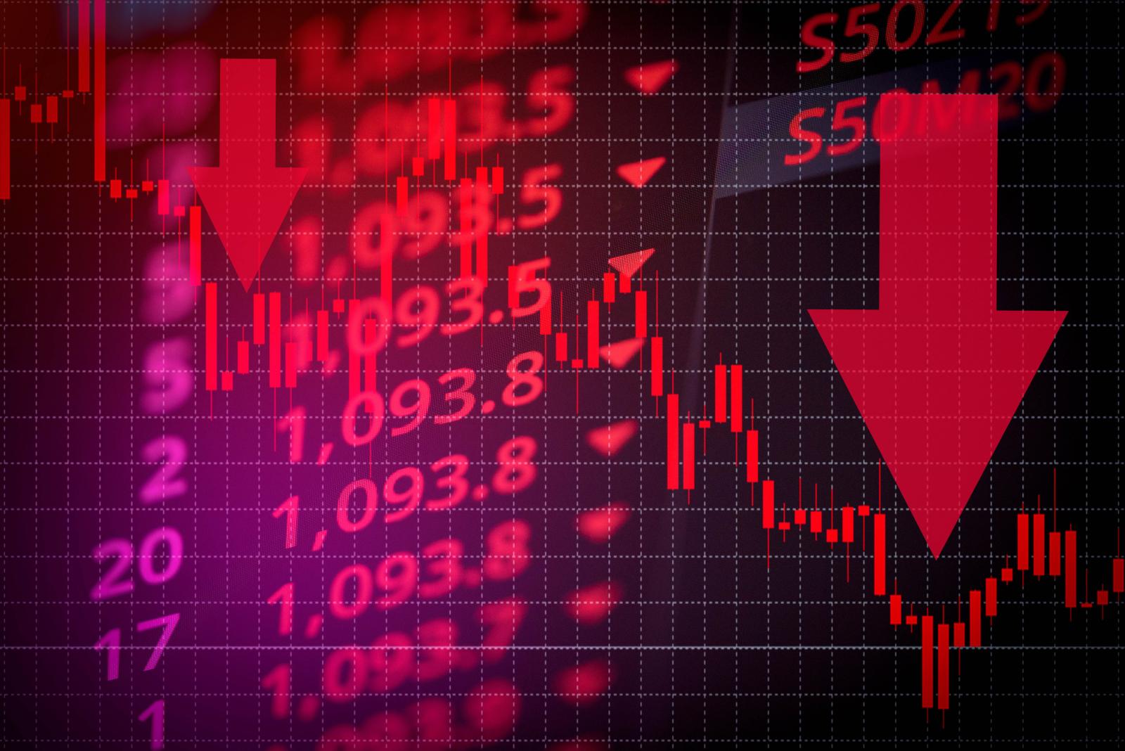 الأزمات المالية تبدأ بأخطاء صغيرة وتتفاقم سريعًا إذا غاب التدخل في الوقت المناسب