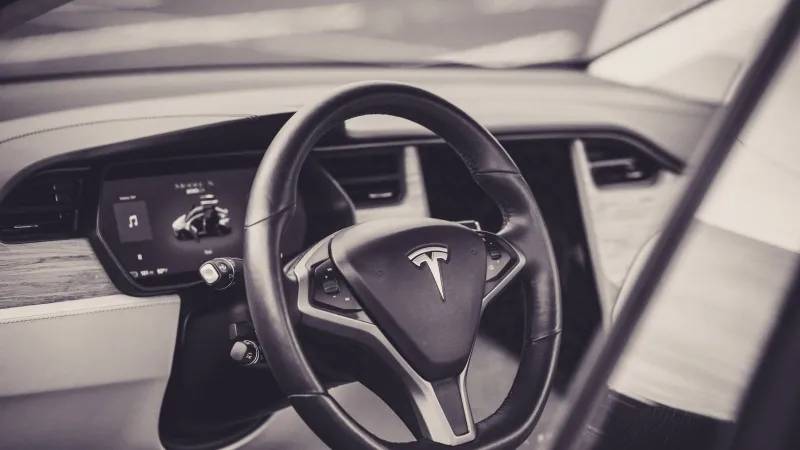 تسلا تحول خاصية القيادة الذاتية في سياراتها إلى اشتراك شهري