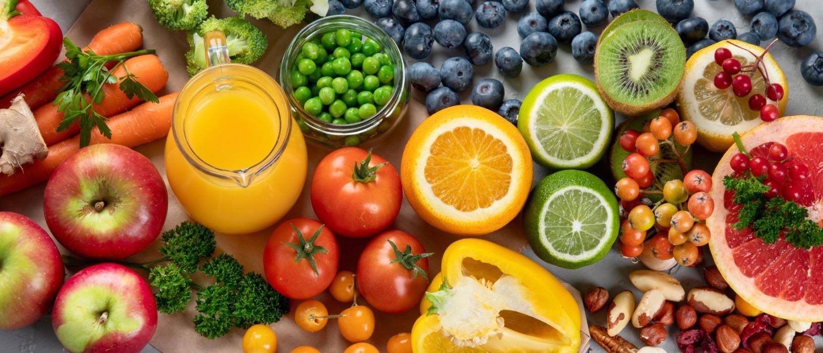 تؤكد الأبحاث الغذائية أن غالبية الأفراد قادرون على تلبية احتياجاتهم اليومية من فيتامين C 