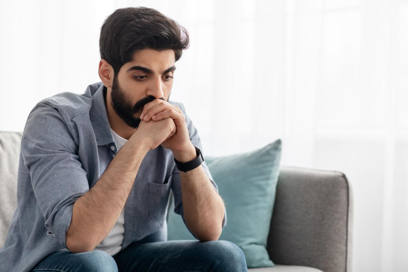 التراجع في تقدير الذات خلال هذه الفترات المؤقتة يحمل تداعيات تتجاوز مجرد الشعور بالضيق