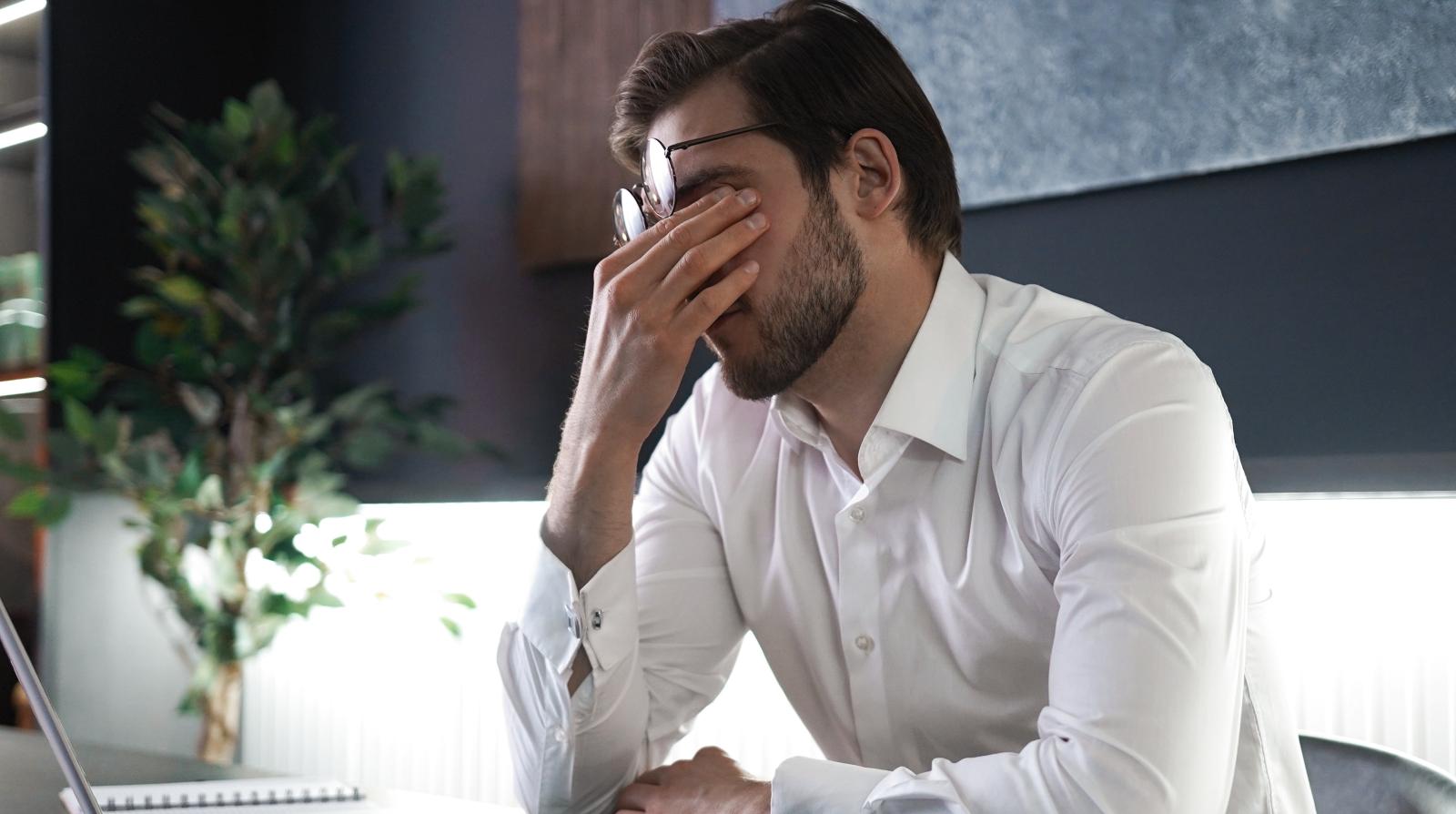 بعض القرارات تنتهي.. لكن الندم عليها قد يستمر لسنوات