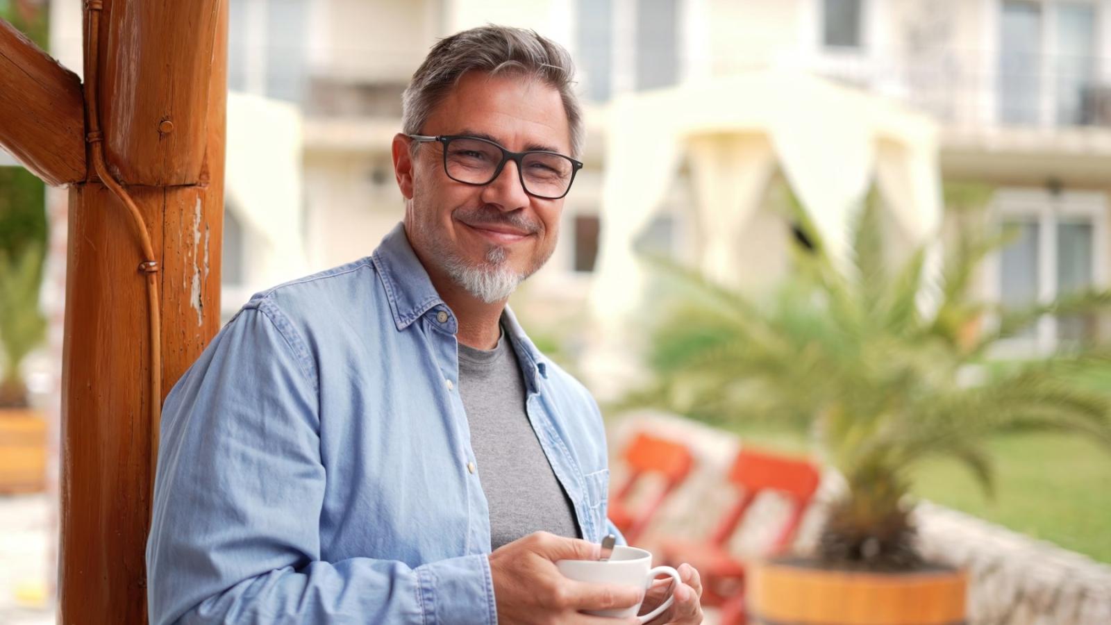  "الرضا عن الحياة" هو الذي يرتفع بوضوح مع تقدم العمر